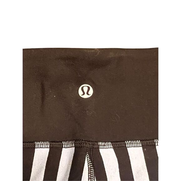 lululemon Wunder Under Crop size 8 black periwinkle striped leggings yoga - Picture 4 of 5